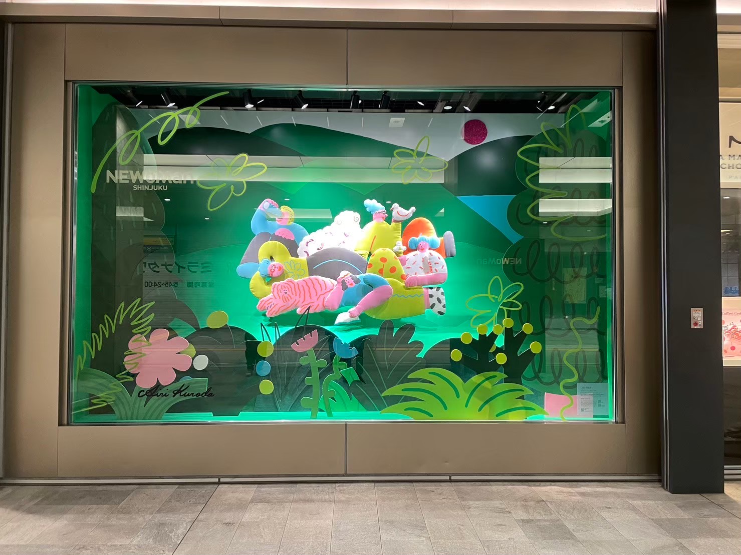 NEWoMan新宿ウィンドウディスプレイのディレクション、制作設置、アーティストアサイン