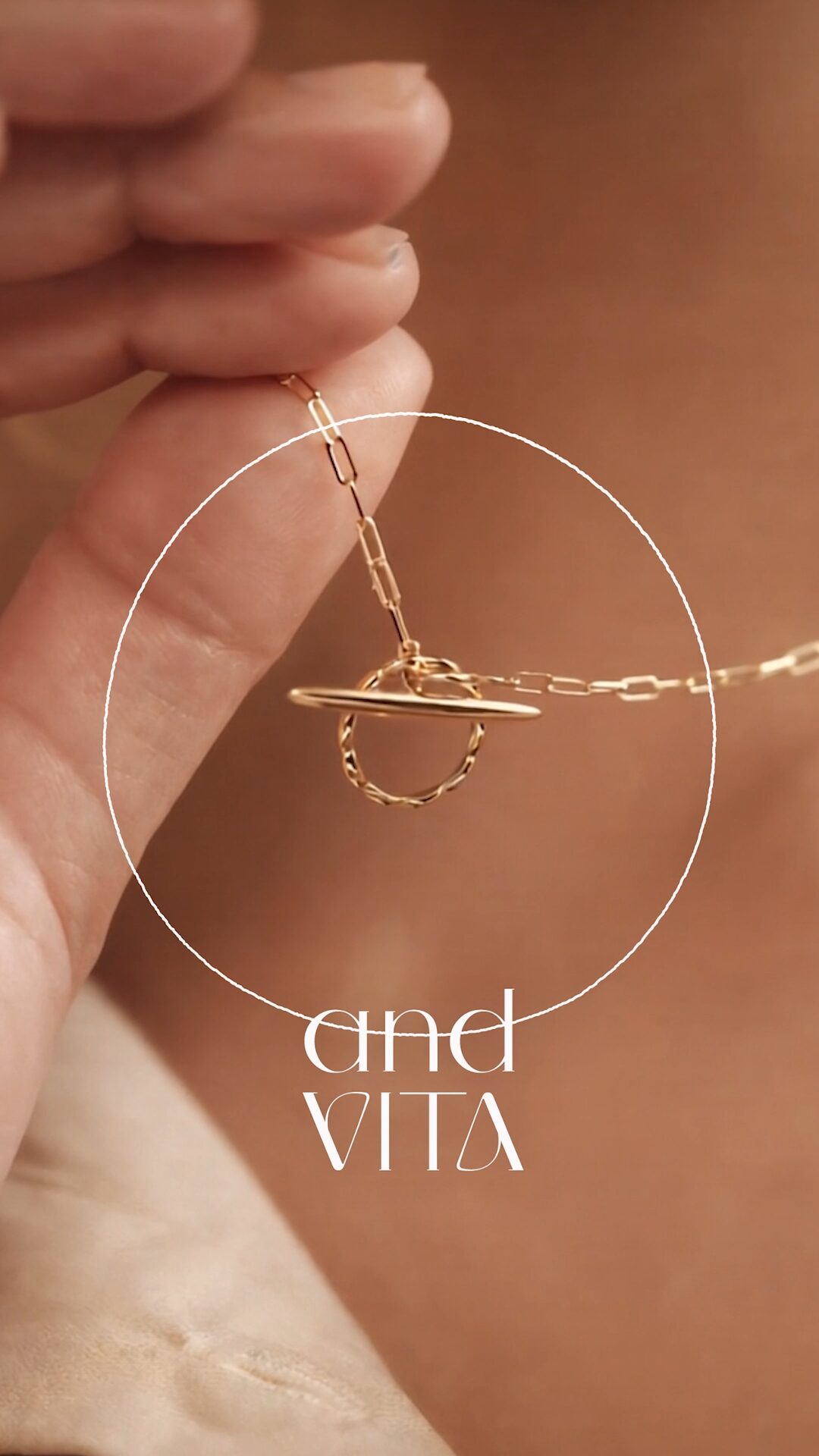 マタニティジュエリーの広告映像